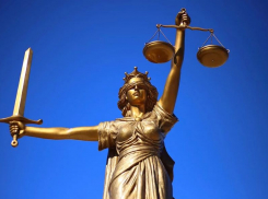 Брат задержанного за наркотики волгоградца пытался пронести в суд белый порошок