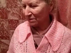 Всю жизнь стирала руками: 71-летней пенсионерке волгоградские волонтеры подарили стиральную машинку 