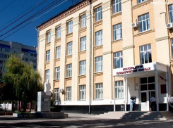 Сотрудник технологического колледжа в Волгограде умер у стен заведения