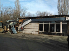 Кафе «Боцман» в Волгограде разбирают в принудительном порядке