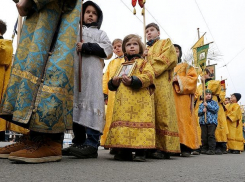 Сотни волгоградцев приняли участие в Крестном ходе в Волгограде