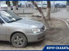 Выбраться из грязи мечтают жители двора на Спартановке в Волгограде