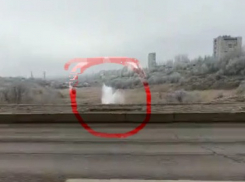 В пойме реки Царица в Волгограде снова прорвало трубу 