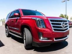 В центре Волгограда парень на Cadillac сбил 25-летнюю девушку