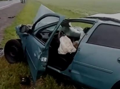 Три человека пострадали в столкновении иномарки из Саратова и курортного автобуса «Анапа-Волгоград»