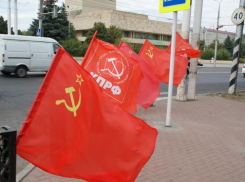 Лидерами коммунистов в Волгоградской облдуме стали миллионер на «Лексусе» и учительница