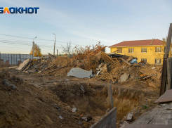 Тело женщины найдено в горе мусора заброшенного дома в Камышине