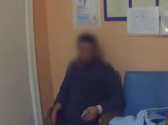 Нелепая попытка дать взятку полицейскому попала на видео под Волгоградом 