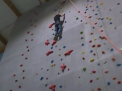 Под Волгоградом 10-летний мальчик сорвался со скалодрома