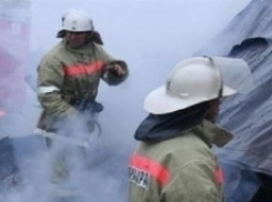 Под Волгоградом при пожаре в доме чуть не погиб мужчина