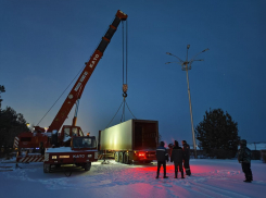 13 грузовиков привезли в Волгоград детали для 120-метрового колеса обозрения