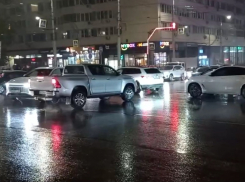 Ввести вафельную разметку призвали на Краснознаменской в центре Волгограда