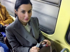 В Волгограде Тина Канделаки прокатилась в подземном трамвае 