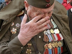 Двое камышан обокрали 94-летнего ветерана в День Победы