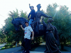 «Его оседлали вот эти гордые джигиты»: в Волгограде заявили об осквернении памятника «Казачья Слава»