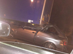 В Волгограде «Лада» врезалась в грузовик