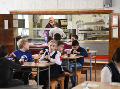 В Волгограде депутат-директор повысила стоимость школьного питания