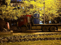 В центре Волгограда убрали общественный туалет с могилы трех героев Советского Союза