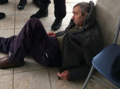 Жители Волгограда спасли от верной смерти замерзающего в снегу мужчину 