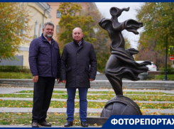 Группа «Арконт» украсила набережную: скульптура как магнит притягивает волгоградцев 