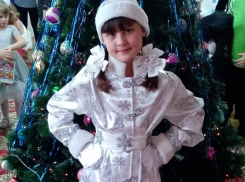 Анастасия Диканова в костюме Снегурочки в конкурсе «Лучший детский новогодний костюм-2020»