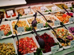 За сильное отравление салатом волгоградец отсудил у «МАНа» 200 тысяч рублей