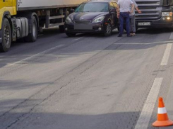 Водитель фуры пострадал на «трассе смерти» под Волгоградом: собралась гигантская пробка  