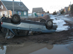 Под Волгоградом санитарка перевернулась на ВАЗ-21099: 1 погиб и 2 пострадали