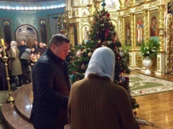 Губернатор Андрей Бочаров помолился с волгоградцами на рождественской службе