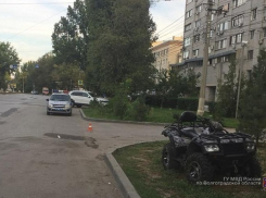Квадроцикл без номеров перевернулся в центре Волгограда