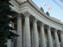 Девять мраморных досок с именами героев за 3 миллиона рублей закупают для оперативного штаба Волгограда 