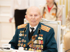 Ветеран ВОВ Александр Колотушкин отмечает 98-летие в Волгограде