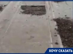 Обратить внимание на ремонт дороги с помощью щебня и ведра призвал волгоградец