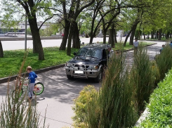 Внедорожник колесил по пешеходной зоне на центральной набережной города,- волгоградцы