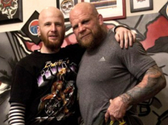 Американский чемпион мира по борьбе сделал татуировку с волгоградской «Родиной-матерью»