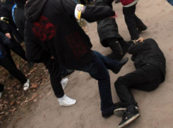 Пятеро агрессивных подростков жестоко избили в Волгограде 26-летнего парня