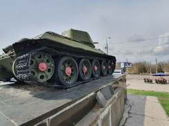 На нём писали «На Путина!»: в Волгограде разрушается памятник-танк Т-34