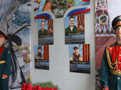 Имена четверых погибших на СВО бойцов увековечили на «Стене Памяти» в Волгограде