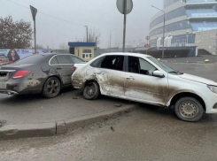 Водитель сбежал с места тройного ДТП у «Волгоград Сити»