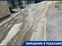 Стихийный каток появился у высотки в Волгограде