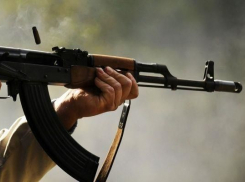 Волгоградским школьникам выдали автоматы Калашникова