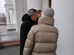 Мэра Волгограда Марченко поймали на празднике с неудобными вопросами