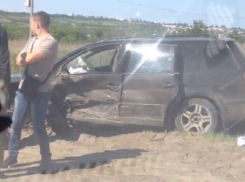 Люди чудом выжили в чудовищной аварии на Третьей Продольной в Волгограде 