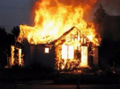 Тела женщины и двух мужчин обнаружены после пожара на западе Волгограда 