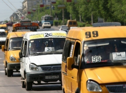 Под Волгоградом дверью маршрутки зажало 13-летнего школьника