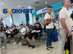 «Ждем как бараны у ворот»: в Волгограде трижды перенесли рейс на Москву