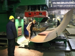 На судостроительном заводе Волгограда рабочему станком распороло живот