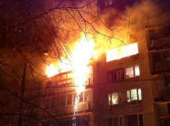 В многоэтажном доме Волжского горела квартира: эвакуировано 15 человек