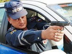 Под Волгоградом полицейский стрелял в машину пьяного лихача