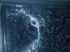 В Волгограде расстреляли маршрутку с пассажирами: два человека пострадало